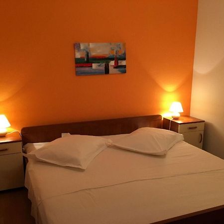Apartments Antisa - With Playground Tucepi Ngoại thất bức ảnh