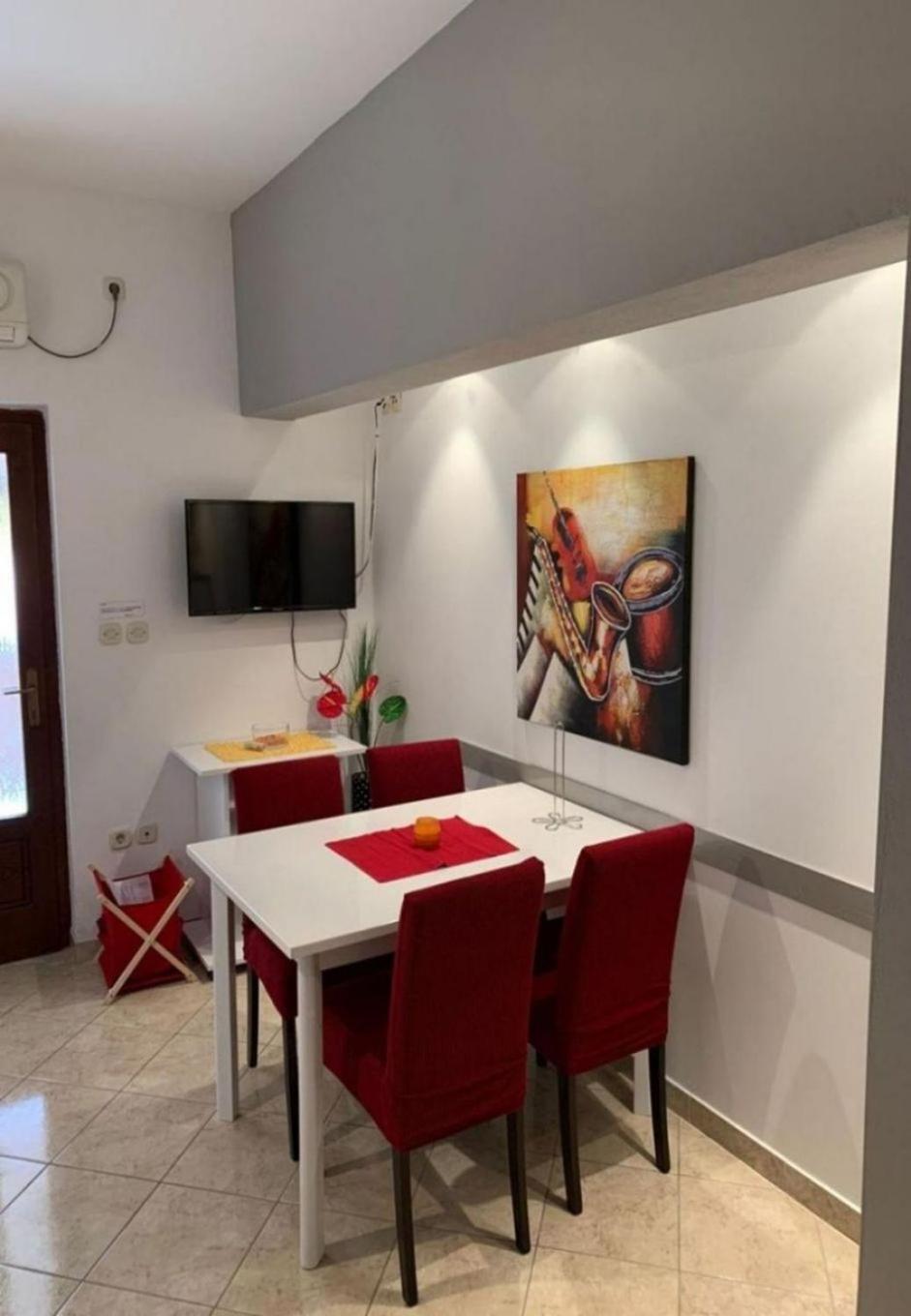 Apartments Antisa - With Playground Tucepi Ngoại thất bức ảnh