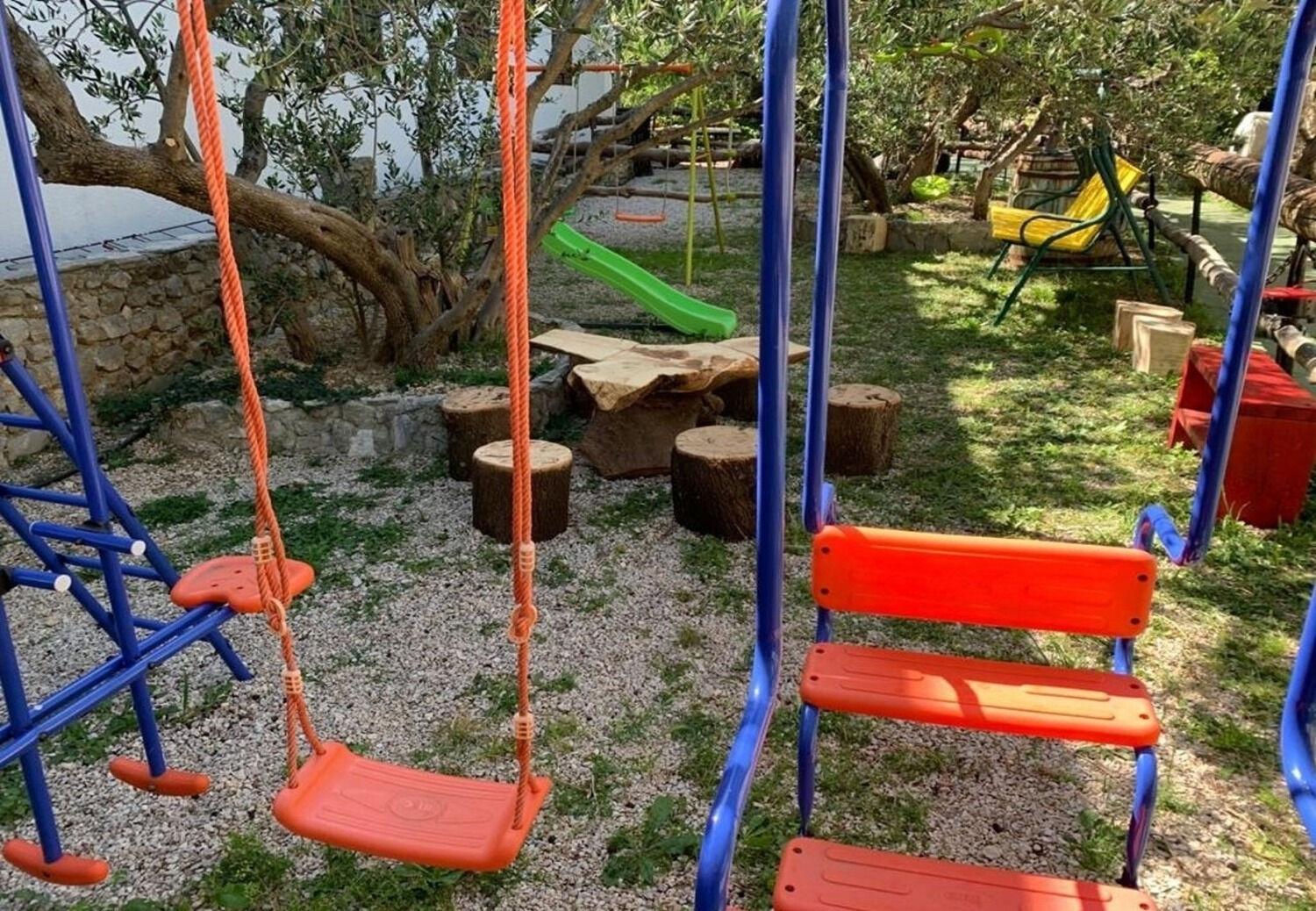 Apartments Antisa - With Playground Tucepi Ngoại thất bức ảnh