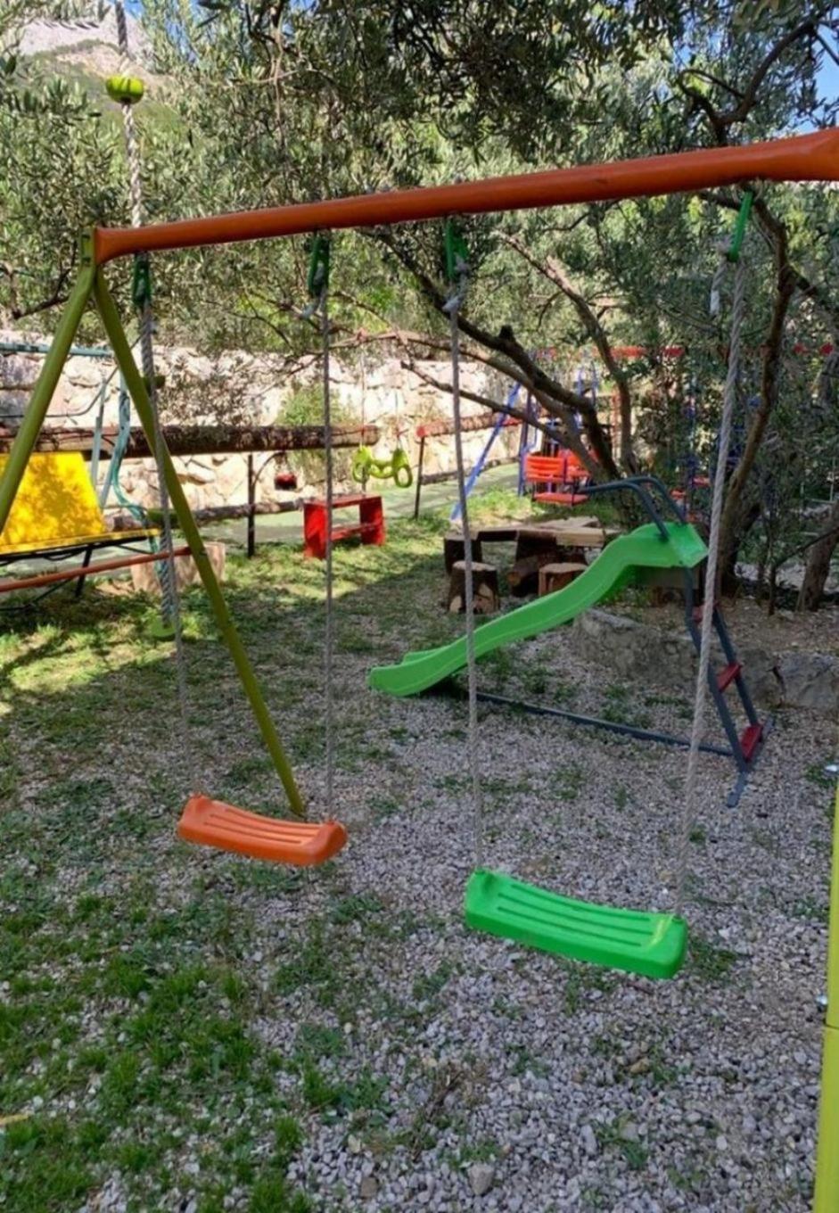 Apartments Antisa - With Playground Tucepi Ngoại thất bức ảnh